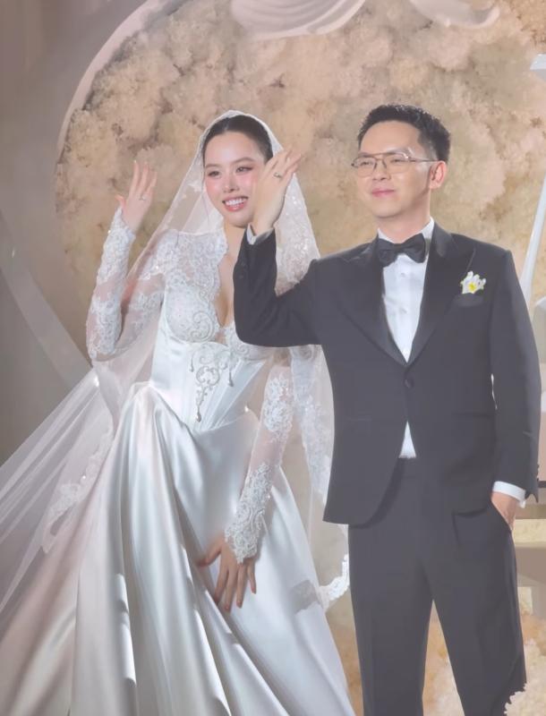 Đám cưới Á hậu Tâm Như và chồng doanh nhân: Cô dâu khóc nức nở, Khánh Vân, Ngọc Châu và dàn sao Việt đổ bộ- Ảnh 2.