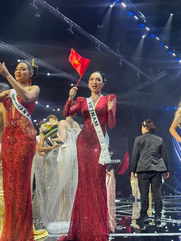 Hương Giang bật khóc, 