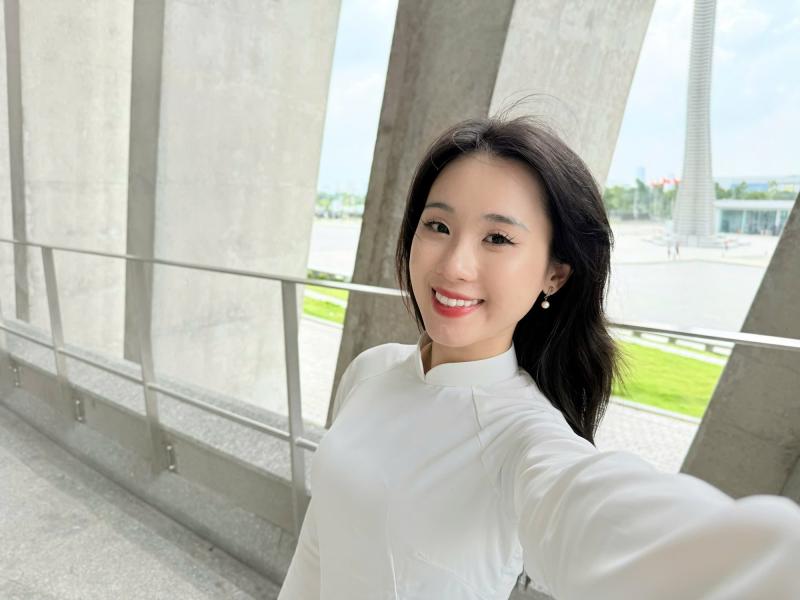 Chân dung cô gái 22 tuổi đi "bán mộ"- Ảnh 4.