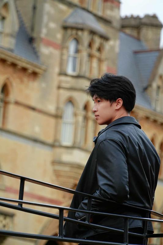 Danh tính “anh thầy xấu trai” nhất TikTok, visual khiến học sinh giật mình- Ảnh 3.