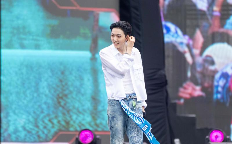 Jay Park "đốt cháy" WATERBOMB D-2 với cơ bụng "tiền tỷ", Chi Pu - B.I gây sốc visual với màn kết hợp chưa từng có- Ảnh 74.