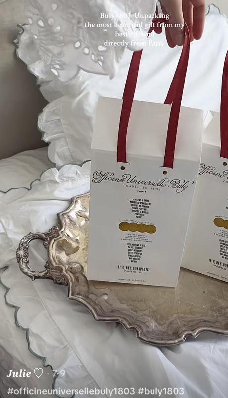 Đâu đâu cũng đang nói về lọ body oil "tuyệt đối điện ảnh" này: Thơm sang cả người, bề dày lịch sử hơn 200 năm- Ảnh 9.