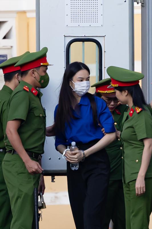 Thuỳ Tiên cởi bỏ khẩu trang, nở nụ cười hiếm hoi sau 6 tháng tạm giam!- Ảnh 6.