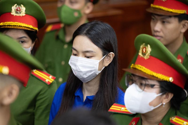 Thùy Tiên không nhận là Hoa hậu, trả lời HĐXX: Nghề nghiệp người mẫu, trình độ học vấn 12/12- Ảnh 1.