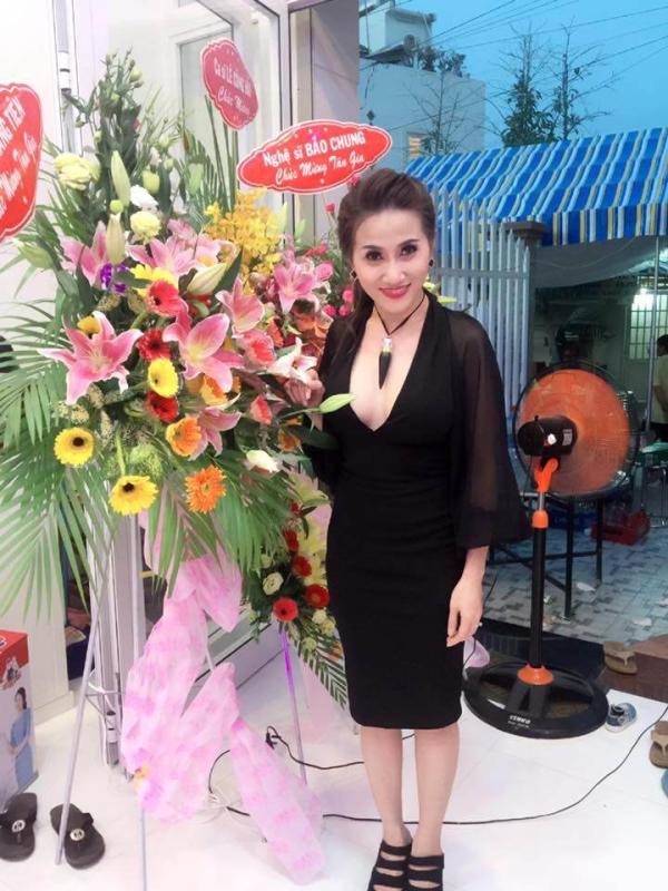 Nữ ca sĩ hết thời là con gái bầu show giàu nhất miền Tây, nay phá sản phải xin đi hát hội chợ- Ảnh 5.
