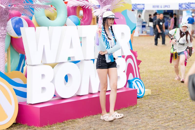 Jay Park "đốt cháy" WATERBOMB D-2 với cơ bụng "tiền tỷ", Chi Pu - B.I gây sốc visual với màn kết hợp chưa từng có- Ảnh 68.