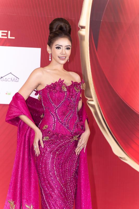 Mai Ngô catwalk loạng choạng, lộ ngoại hình gây tranh cãi khi thi quốc tế- Ảnh 11.