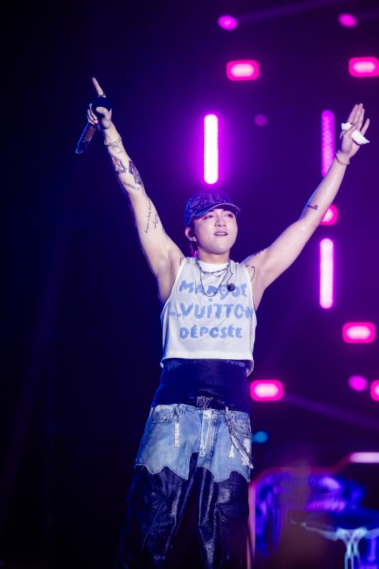 Jay Park "đốt cháy" WATERBOMB D-2 với cơ bụng "tiền tỷ", Chi Pu - B.I gây sốc visual với màn kết hợp chưa từng có- Ảnh 10.