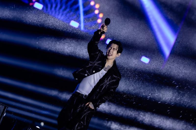 Jay Park "đốt cháy" WATERBOMB D-2 với cơ bụng "tiền tỷ", Chi Pu - B.I gây sốc visual với màn kết hợp chưa từng có- Ảnh 5.