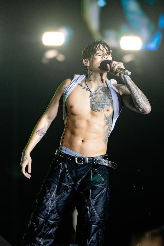 Jay Park "đốt cháy" WATERBOMB D-2 với cơ bụng "tiền tỷ", Chi Pu - B.I gây sốc visual với màn kết hợp chưa từng có- Ảnh 3.