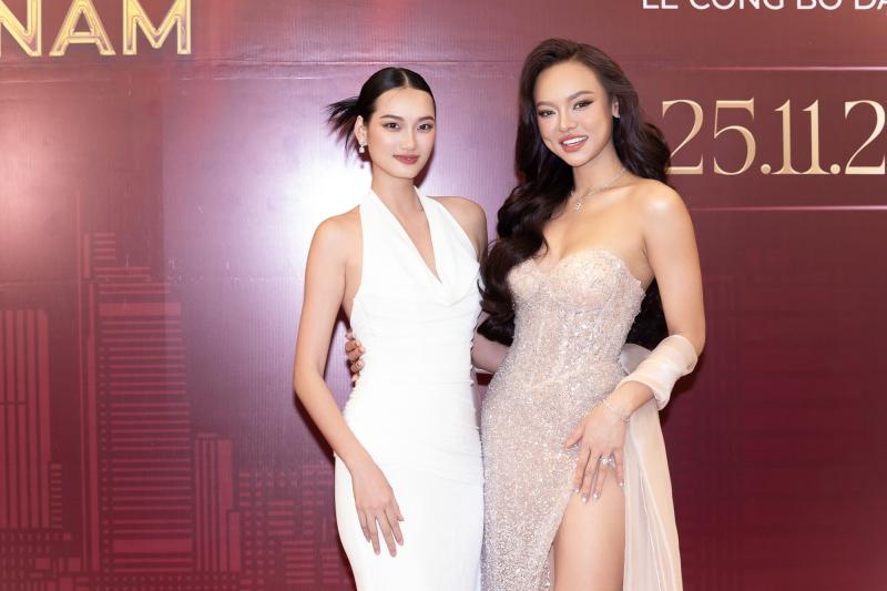 Mai Ngô khoe vòng 1 nóng bỏng, trổ tài 