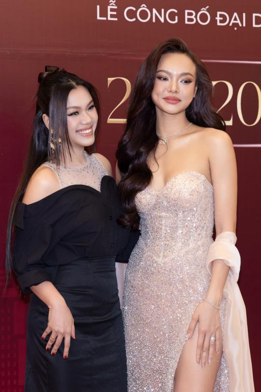 Mai Ngô khoe vòng 1 nóng bỏng, trổ tài 