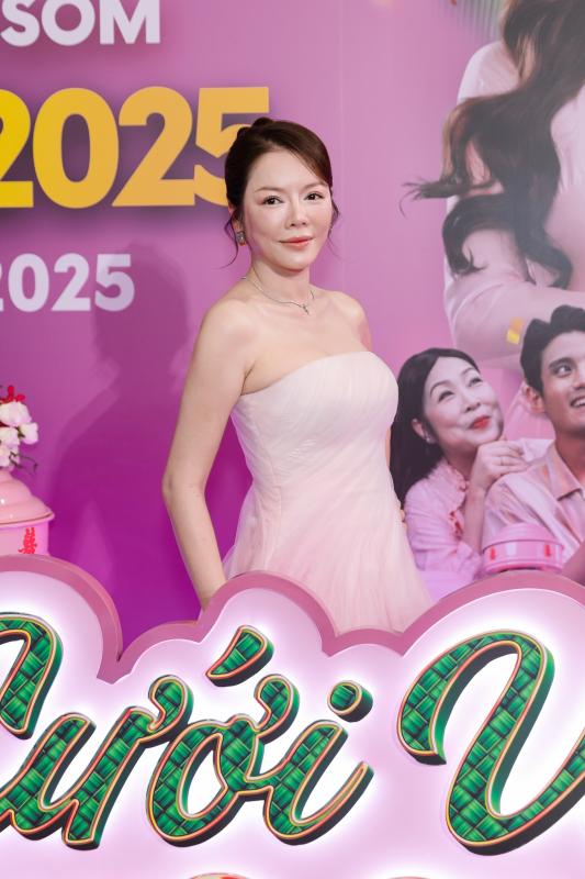 Thảm đỏ HOT nhất hôm nay: Lý Nhã Kỳ - Lê Hoàng Phương đọ sắc bùng nổ, 1 nghệ sĩ lần đầu xuất hiện sau khi phải hầu tòa- Ảnh 3.