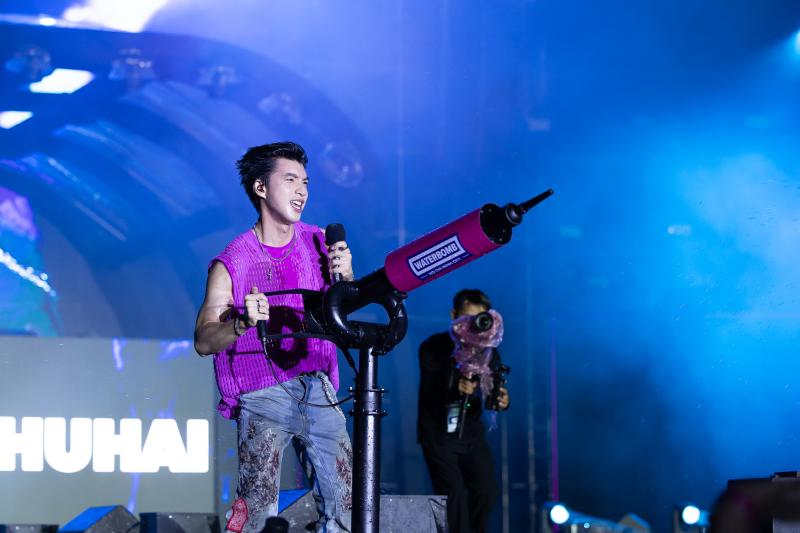 Bi Rain đây rồi: Nam thần U50 cả visual - body đều đẹp đỉnh, cởi áo khoe múi tân binh theo không kịp- Ảnh 11.