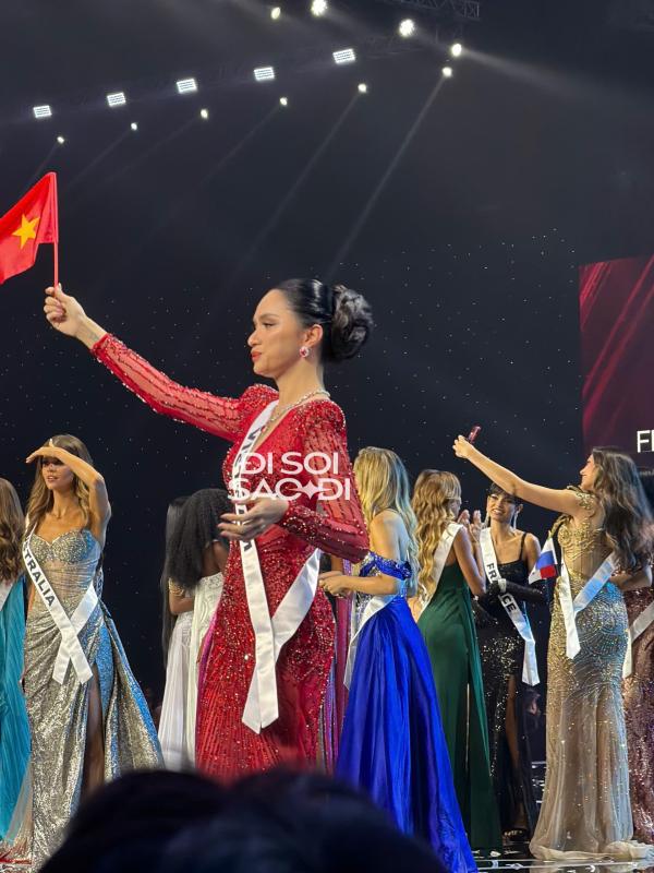 Hương Giang bật khóc, 