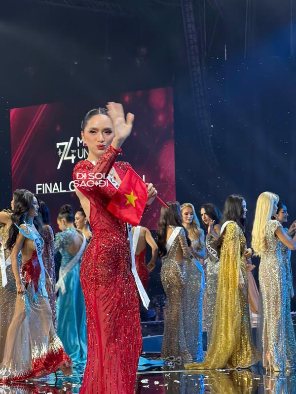 Hương Giang bật khóc, 