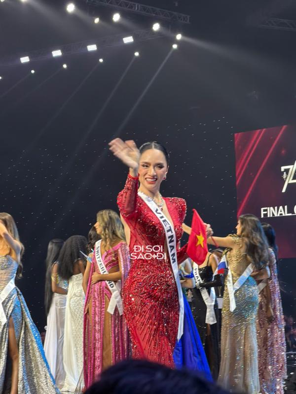 Hương Giang bật khóc, 