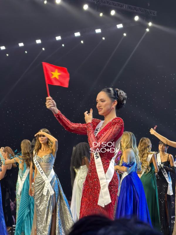 Hương Giang bật khóc, 