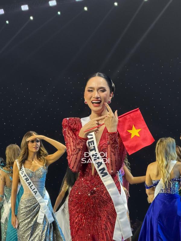 Hương Giang bật khóc, 