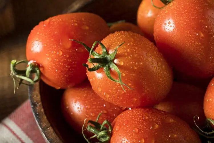 Người đàn ông 49 tuổi ăn cà chua mỗi ngày, sau 1 năm kết quả khiến bác sĩ cũng phải bất ngờ- Ảnh 1.