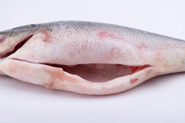 Đừng mua 5 loại cá này nữa, nhà có sẵn cũng đừng ăn, tôi mừng vì người bán cá đã tiết lộ- Ảnh 3.