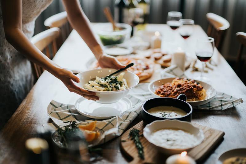 Bữa tối quyết định tuổi thọ 1 người: Có 3 kiểu ăn tối rút ngắn tuổi thọ nhiều người vẫn mắc hàng ngày, bác sĩ lên tiếng cảnh báo!- Ảnh 4.