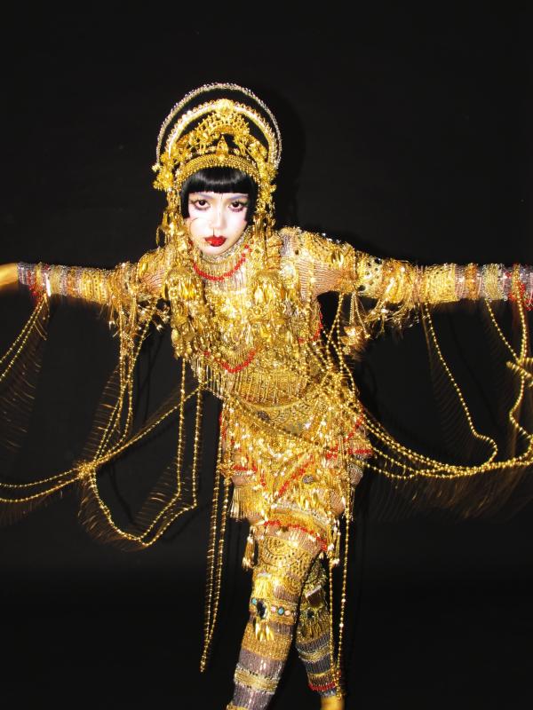 Lisa chơi Halloween đỉnh nhất thế giới!- Ảnh 4.