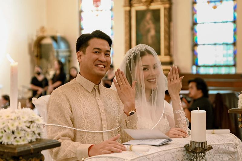 Cùng làm cô dâu nhưng Tiên Nguyễn được nhà tỷ phú 