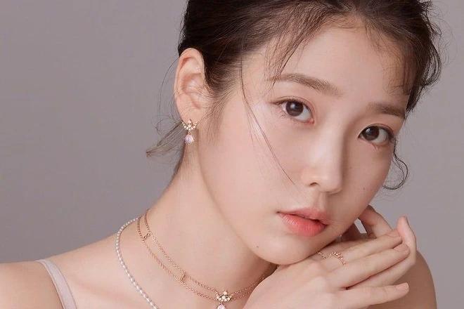 Loại nước "kem dưỡng ẩm tự nhiên" có giá rẻ bèo giúp IU xứng danh mỹ nhân "da không tuổi", mặt mộc vẫn căng mọng collagen- Ảnh 3.