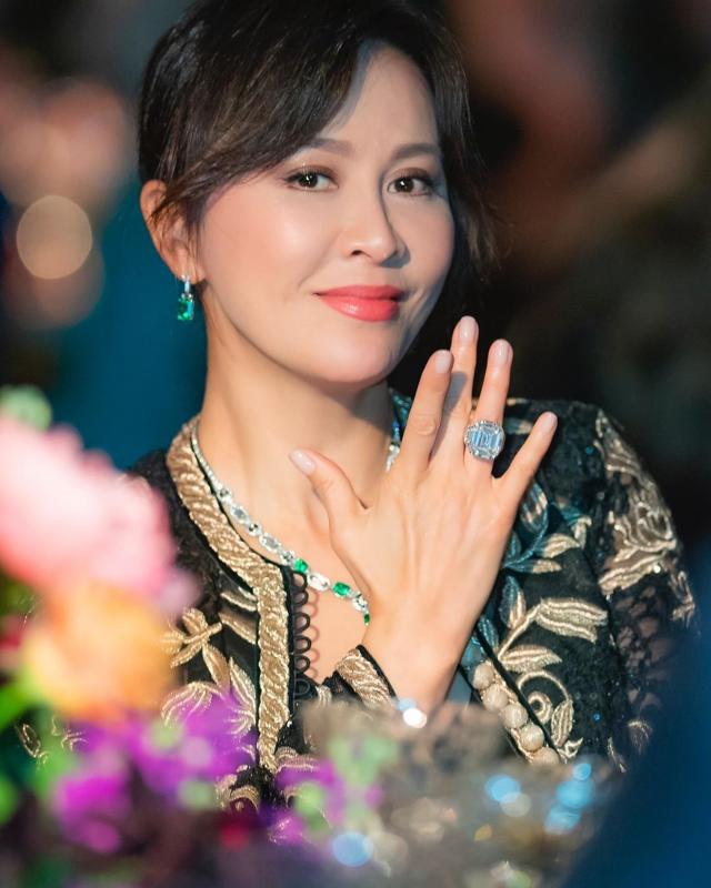 Mỹ nhân Hong Kong tuổi 60 da không nếp nhăn: Mỗi ngày uống 1 lít nước giàu collagen tự nhiên từ quả dân dã, chợ Việt bán quanh năm- Ảnh 4.