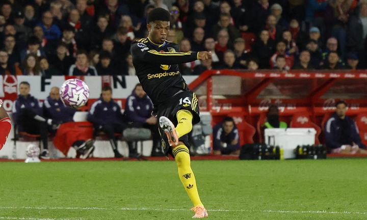 Trọng tài giúp sức, Man Utd vẫn suýt thua- Ảnh 2.