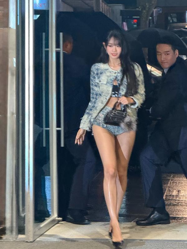 Chiếc quần ngắn cũn của Lisa thế hệ mới- Ảnh 2.