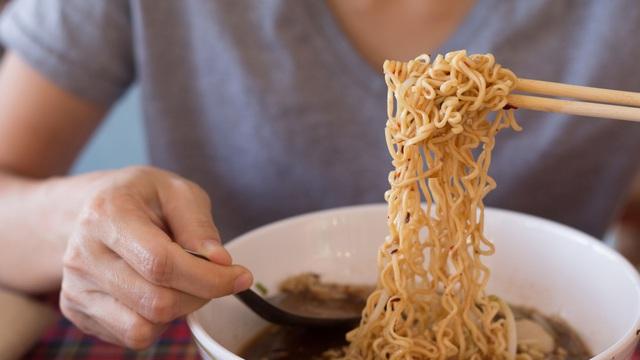 Tại sao không nên ăn cháo vào bữa sáng? Bác sĩ khuyên kiêng cả 3 loại thực phẩm này- Ảnh 2.