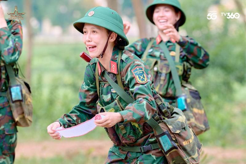 Sao Nhập Ngũ 2025 tập 14: “Quân y” Diệu Nhi, Hậu Hoàng hoảng loạn khi thấy thương binh kêu cứu- Ảnh 4.