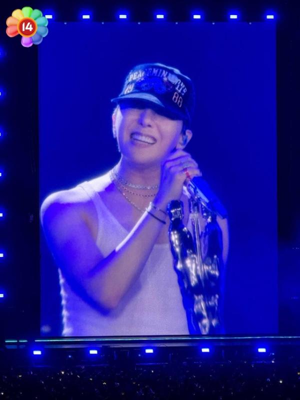 G-DRAGON cởi áo diễn kết màn, biển fanchant 