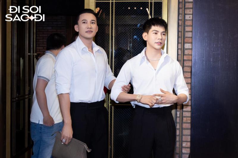 Thảm đỏ HOT nhất hôm nay: Kim Tuyến đẹp đến nỗi bị fan vây kín, một mỹ nhân Genz khoe vòng 1 nóng bỏng mắt- Ảnh 14.