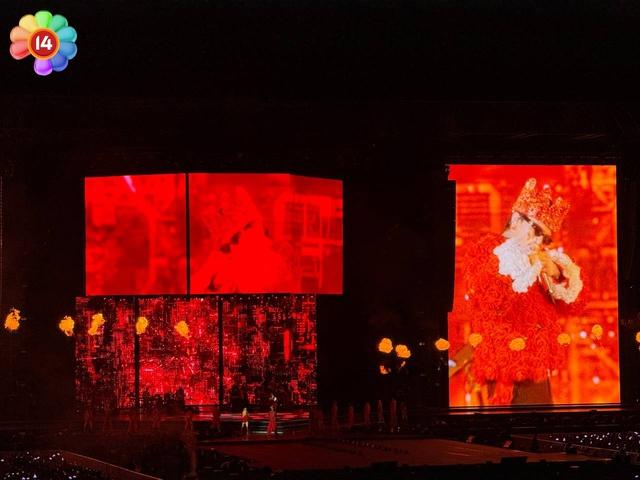 G-DRAGON cởi áo diễn kết màn, biển fanchant 
