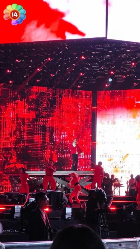 G-DRAGON cởi áo diễn kết màn, biển fanchant 
