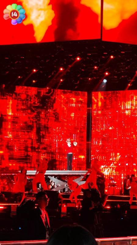 G-DRAGON cởi áo diễn kết màn, biển fanchant 