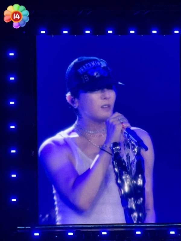 G-DRAGON cởi áo diễn kết màn, biển fanchant 