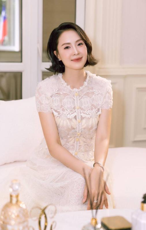 Hồng Diễm với Huyền Lizzie: Ai mới là người đẹp nhất VTV?- Ảnh 11.