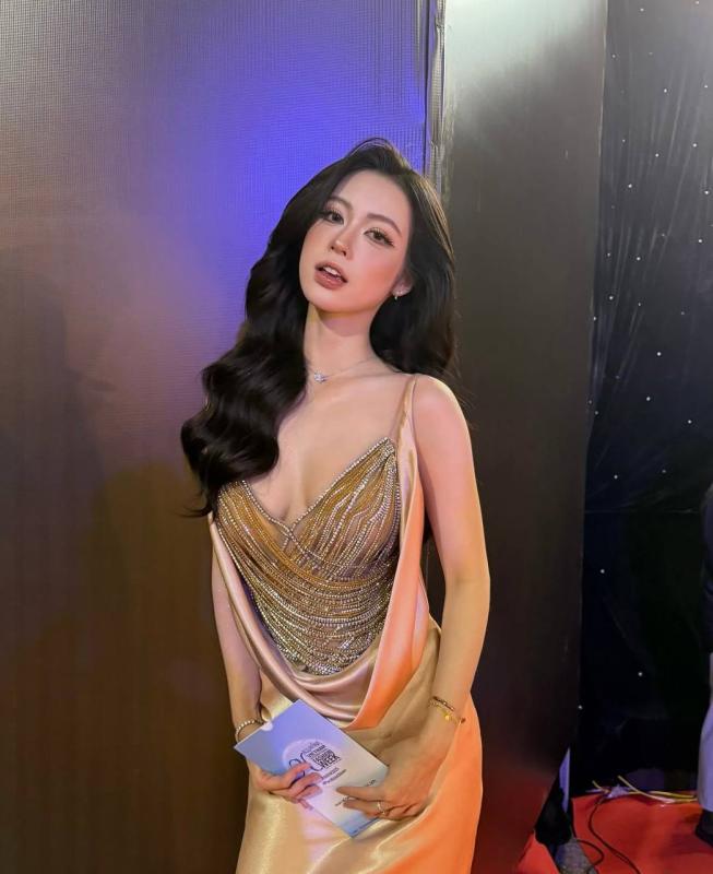 Lọ Lem suýt mất hạng bởi gái xinh 2k5 đang hot- Ảnh 10.