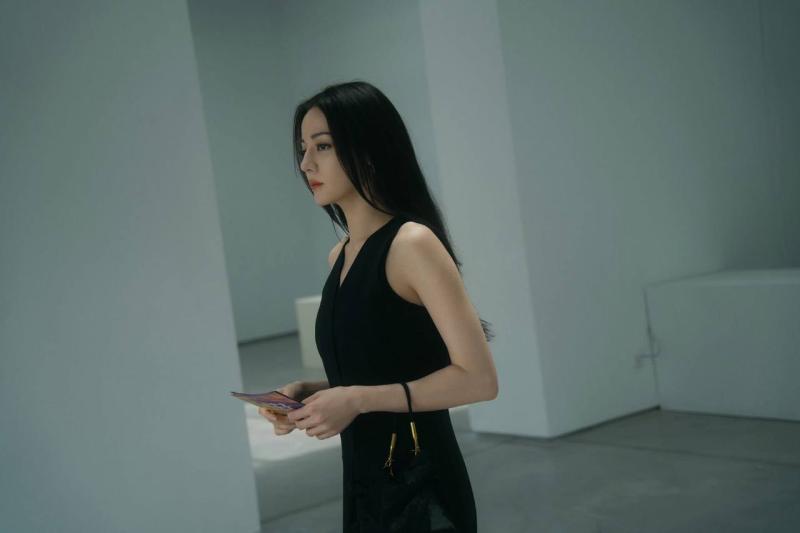 Địch Lệ Nhiệt Ba cắt hẳn bữa tối- Ảnh 9.