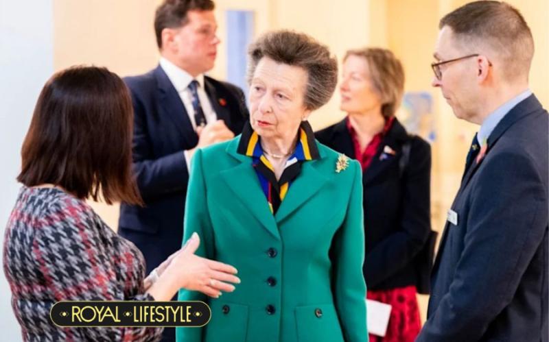 Vương nữ Anne tưởng nhớ Nữ hoàng Elizabeth II bằng một chi tiết thời trang đầy tinh tế trong lần xuất hiện mới nhất- Ảnh 1.
