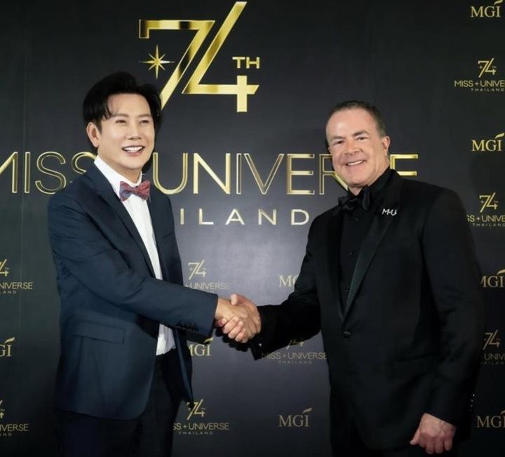 Tổ chức Miss Universe lên tiếng về ồn ào ông Nawat quát mắng thí sinh- Ảnh 1.