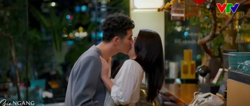 Cuối cùng cặp đôi Vbiz được cả nước đẩy thuyền đã hôn nhau: Nhà trai duyên nhất quả đất, nhà gái đẹp không tả nổi- Ảnh 5.