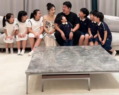 Chi phí nuôi con của hot mom 31 tuổi sinh 7 đứa trong 8 năm- Ảnh 1.