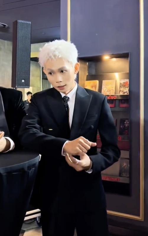 Sốc với diện mạo của Hồng Thanh, bộ Halloween chưa hết hả?- Ảnh 3.