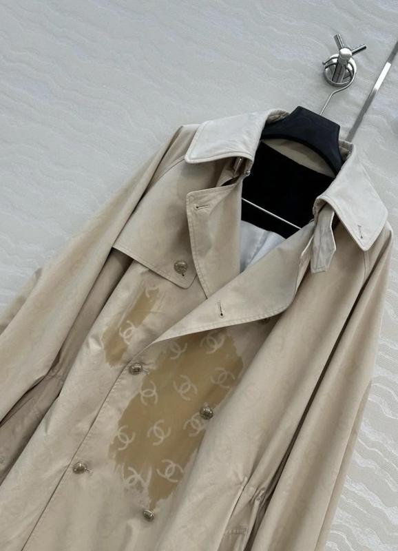 Chanel bán áo khoác gần 200 triệu, quan trọng là phải dầm mưa mới biết đang mặc đồ hiệu!- Ảnh 2.