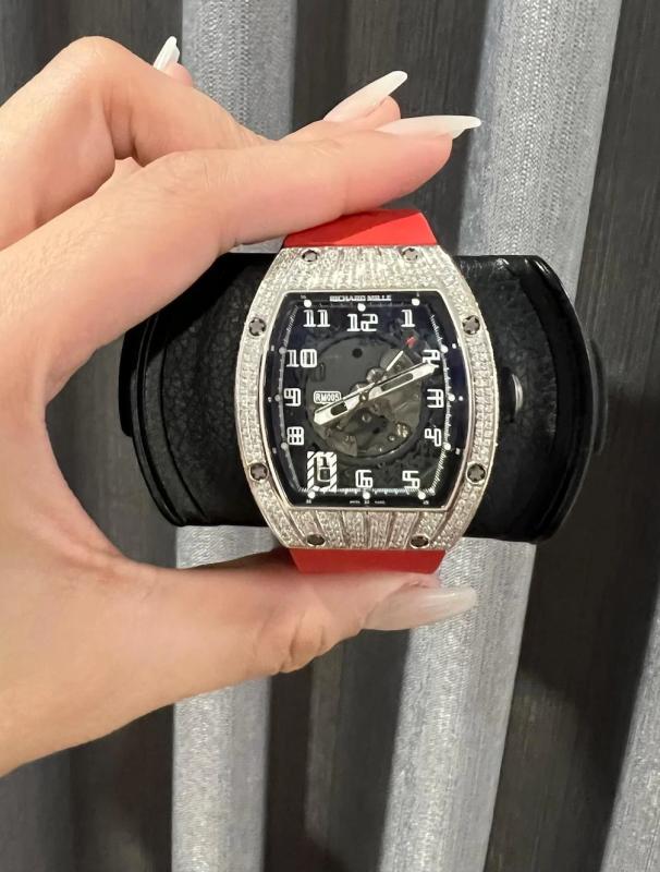 Trớ trêu: Đức Phạm và Vũ Thúy Quỳnh mang đồng hồ đôi tiền tỷ, giống quà đòi lại Diệp Lâm Anh- Ảnh 6.